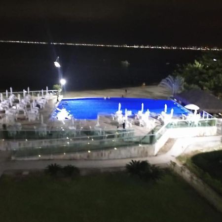 Apartamento Pe Na Areia Frente Para O Mar E Piscina Na Prainha Caraguatatuba Exterior photo